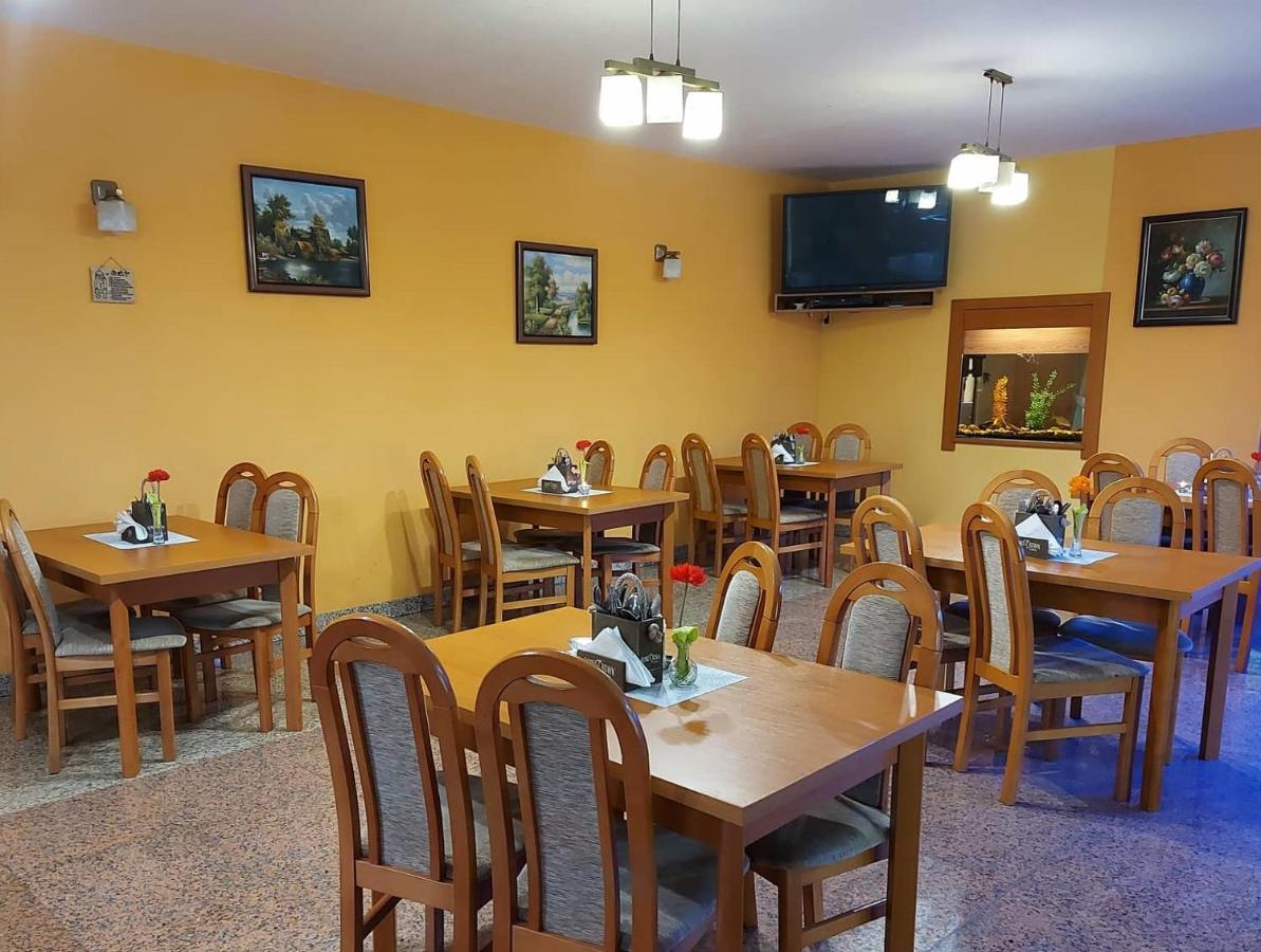מלון Párnica Penzion Adak מראה חיצוני תמונה